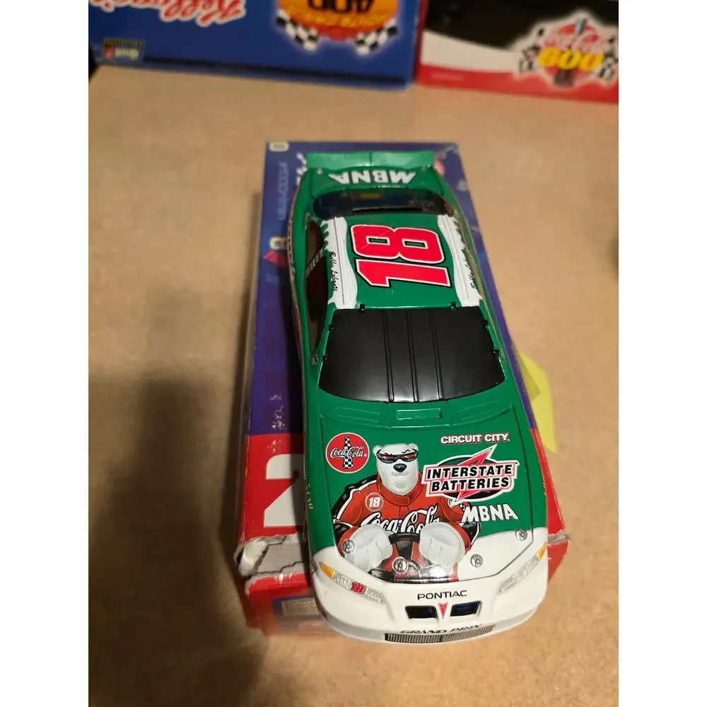 Bobby Labonte #18 Interstate Batteries Polar Bear 2001 Grand Prix 1/24 Nascar